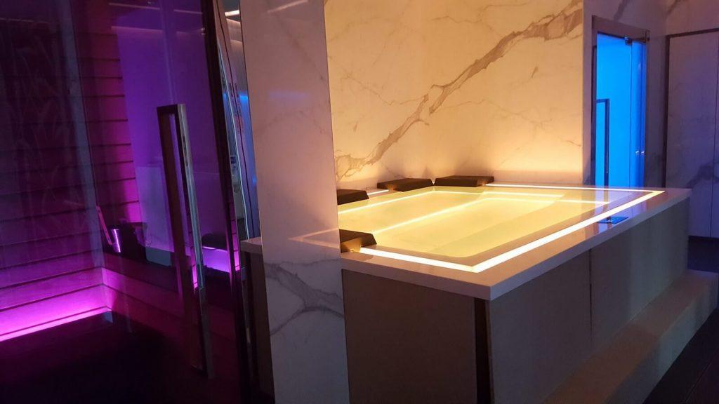 Vasca idromassaggio e area relax BioSPA