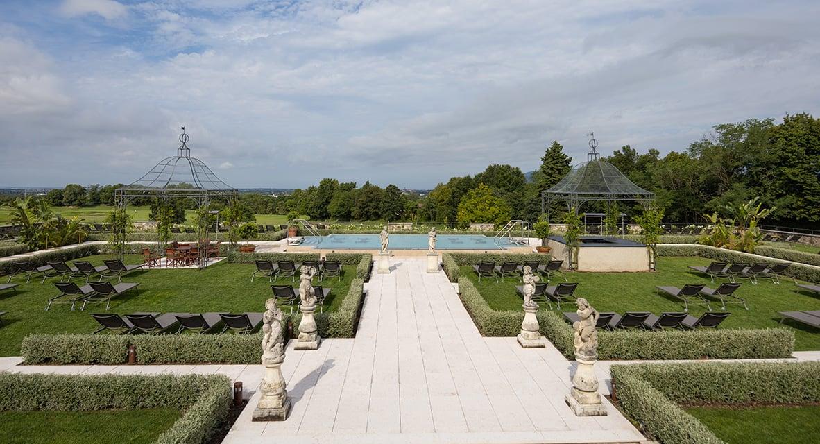 Vasca di Garda con vista panoramica sul lago