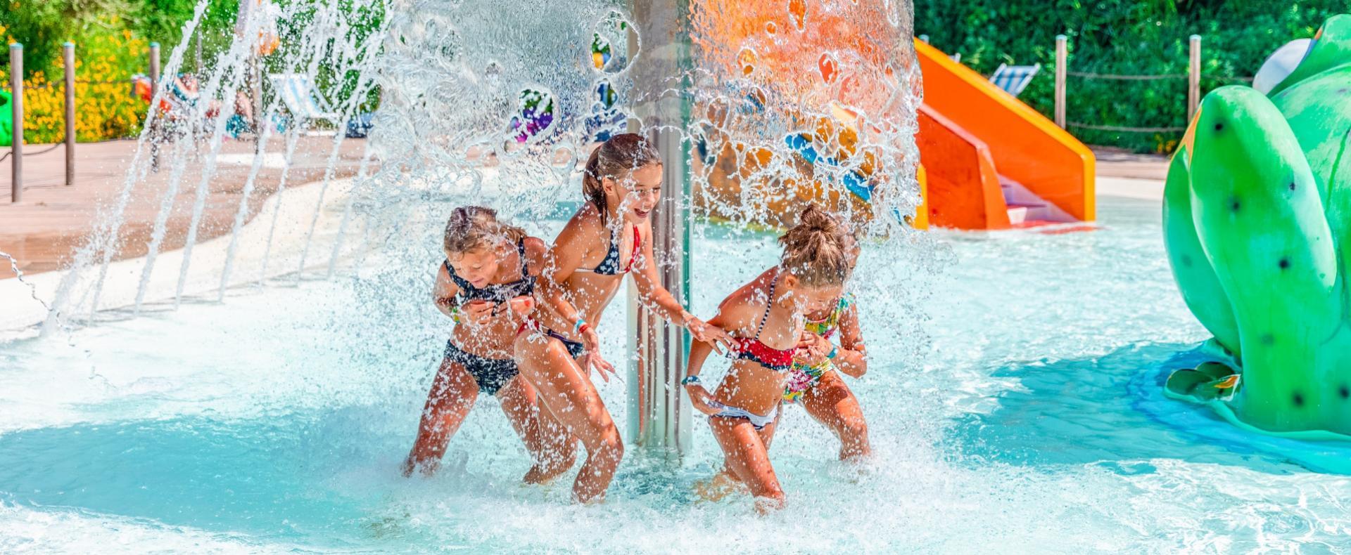 Parco piscine con piscina bambini e aree acquatiche
