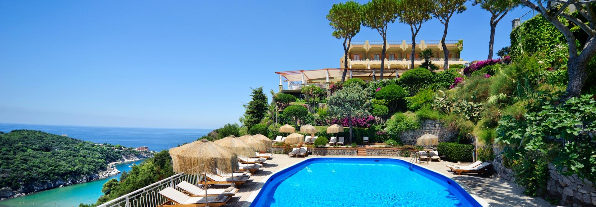 Piscina e mare Ischia