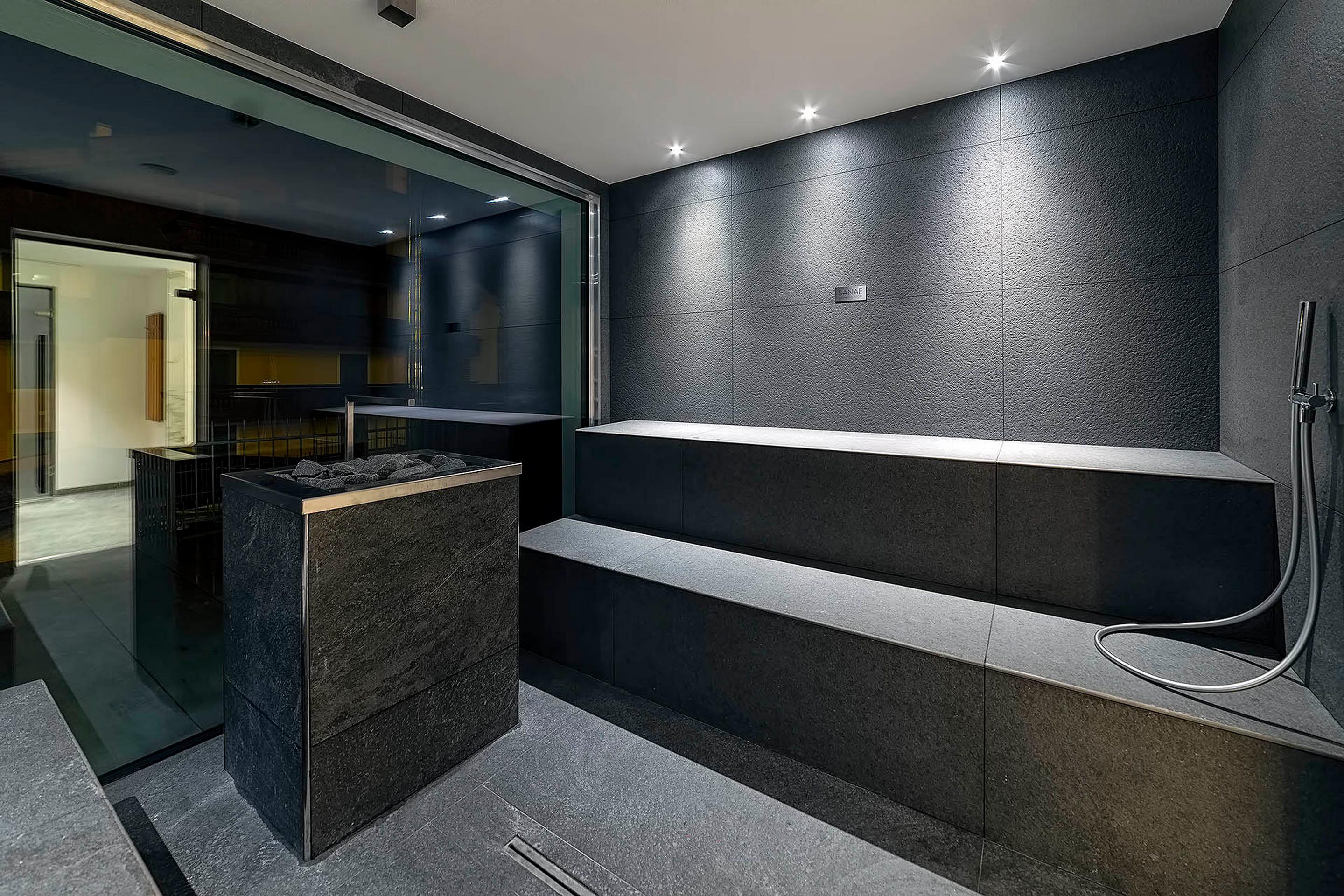 Bagno romano illuminato