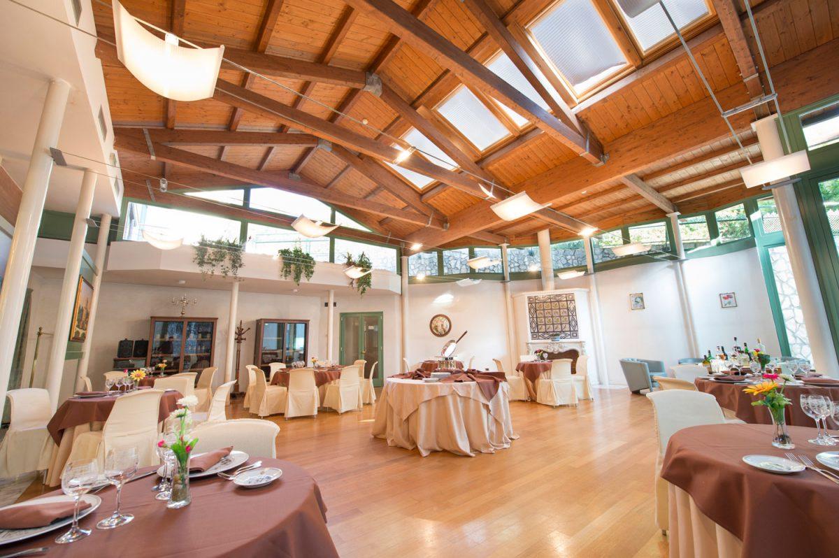 Giardino d'inverno con camino