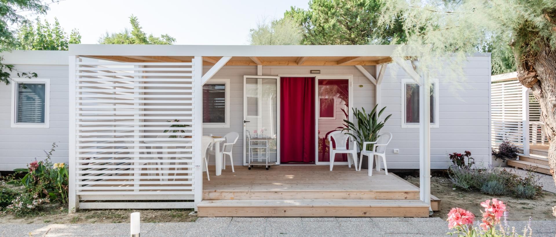 Case mobili immerse nel verde del villaggio