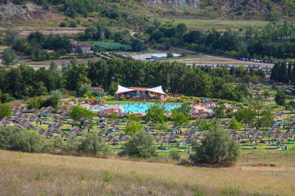 Panorama del villaggio e acquapark